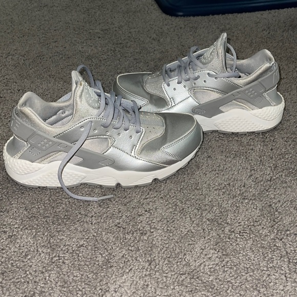 Nike Shoes - Nike air huarache